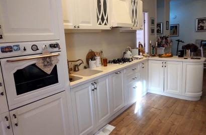 იყიდება ახალი გარემონტებული 3 ოთახიანი ბინა ვაკეში